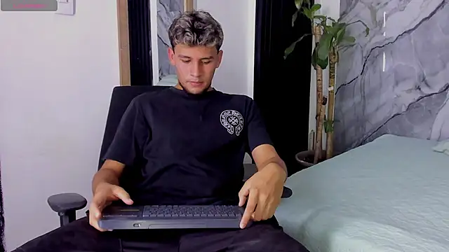 Alan-Smith1 online show from November 7, 7:47 pm