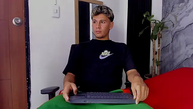 Alan-Smith1 online show from November 11, 7:36 pm