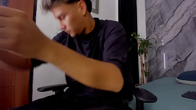 Alan-Smith1 online show from November 12, 7:57 pm