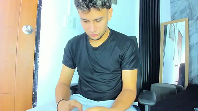 Alan-Smith1 online show from December 4, 9:01 pm