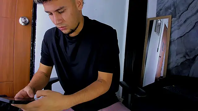 Alan-Smith1 online show from December 5, 7:32 pm