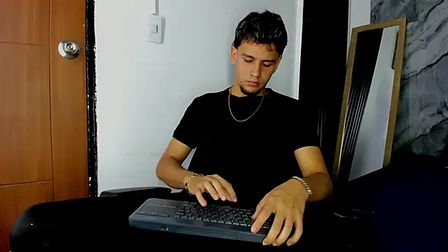 Alan-Smith1 online show from December 16, 8:25 pm