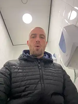 Rotteei1 online show from December 4, 9:18 am