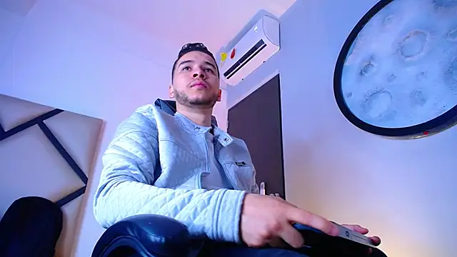 mike 257 online show from December 5, 12:03 pm