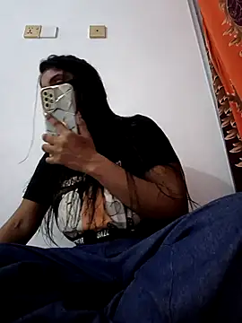 Snapshot of Hot_Angle chatting on May 6, 2:33 pm Hot Angle online show from May 6, 2:33 pm