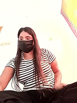 Snapshot of Hot_Angle chatting on May 31, 10:11 am Hot Angle online show from May 31, 10:11 am