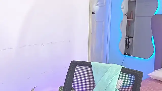 Snapshot of Aria_Russo chatting on February 12, 2:34 pm Aria Russo online show from February 12, 2:34 pm