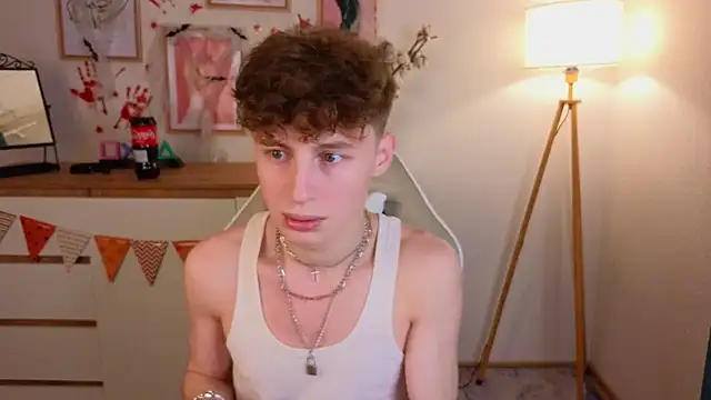 Snapshot of crisp1n chatting on October 24, 2:46 pm crisp1n online show from October 24, 2:46 pm