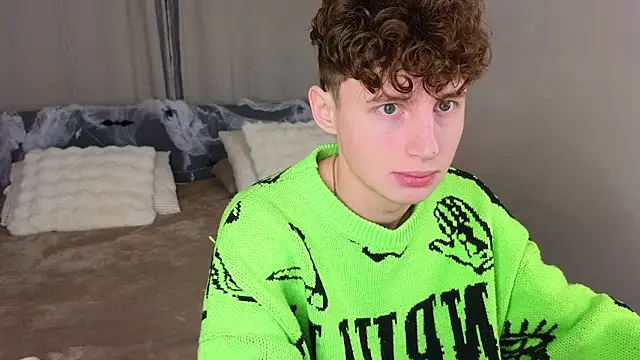 Snapshot of crisp1n chatting on November 6, 2:51 pm crisp1n online show from November 6, 2:51 pm