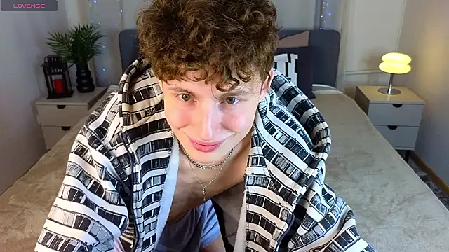 crisp1n online show from February 18, 4:19 am