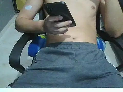 Snapshot of leo__bunny chatting on November 8, 11:47 pm leo bunny online show from November 8, 11:47 pm