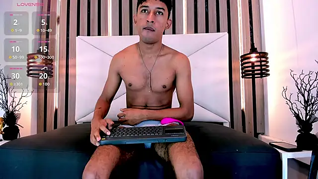 Snapshot of Natzuki_1 chatting on February 12, 12:00 pm Natzuki 1 online show from February 12, 12:00 pm