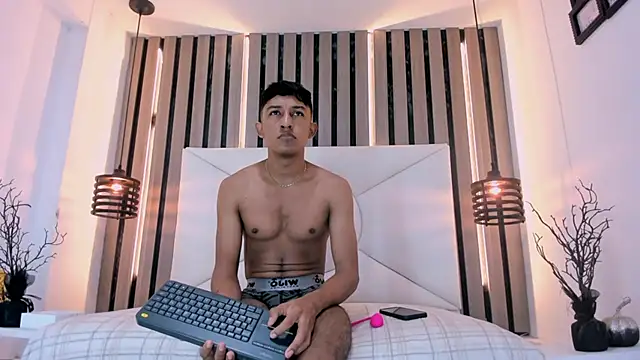 Snapshot of Natzuki_1 chatting on February 20, 11:32 am Natzuki 1 online show from February 20, 11:32 am