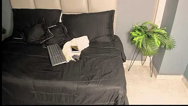 Snapshot of ArohomLester chatting on January 14, 11:27 am ArohomLester online show from January 14, 11:27 am