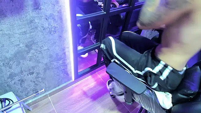 Snapshot of ArohomLester chatting on January 18, 5:06 pm ArohomLester online show from January 18, 5:06 pm