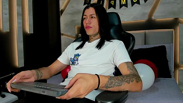 Snapshot of ArohomLester chatting on February 12, 11:27 am ArohomLester online show from February 12, 11:27 am