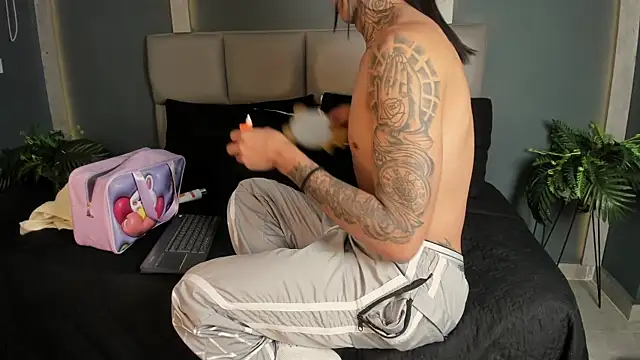 Snapshot of ArohomLester chatting on February 14, 11:18 am ArohomLester online show from February 14, 11:18 am