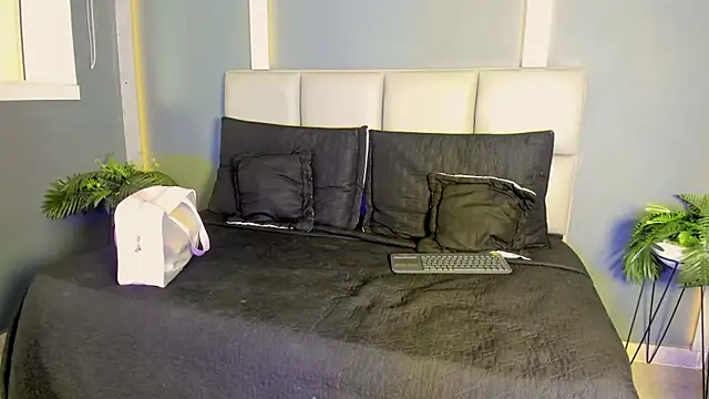 Snapshot of ArohomLester chatting on February 17, 4:02 pm ArohomLester online show from February 17, 4:02 pm