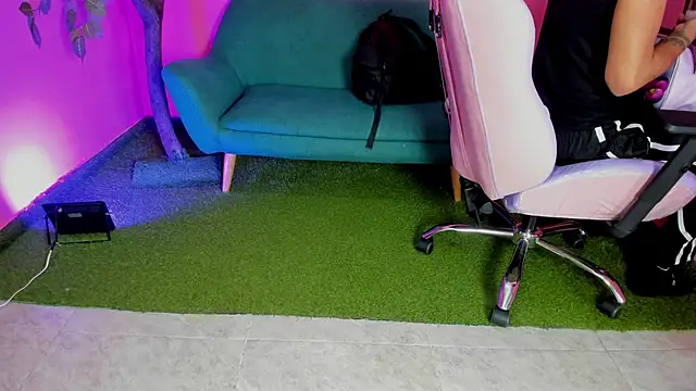 Snapshot of ArohomLester chatting on March 3, 1:17 pm ArohomLester online show from March 3, 1:17 pm