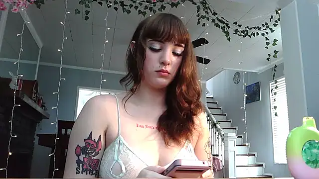 Trickylucy555 online show from August 6, 5:37 pm