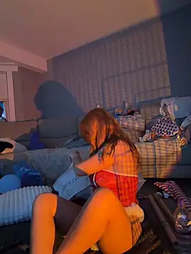 Ellieskyyee1 online show from December 19, 9:33 pm