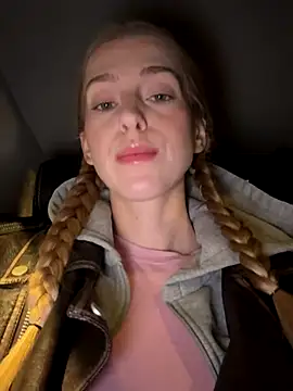 Snapshot of kira_mia chatting on November 25, 3:12 pm kira mia online show from November 25, 3:12 pm