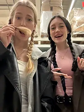 Snapshot of kira_mia chatting on December 2, 3:51 pm kira mia online show from December 2, 3:51 pm