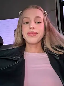 kira mia online show from March 7, 3:42 pm