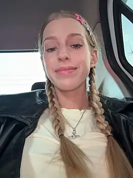 kira mia online show from March 17, 3:37 pm