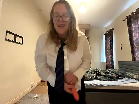 Snapshot of Scarletcum22 chatting on October 20, 8:37 am Scarletcum22 online show from October 20, 8:37 am