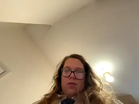 Snapshot of Scarletcum22 chatting on October 27, 10:19 am Scarletcum22 online show from October 27, 10:19 am