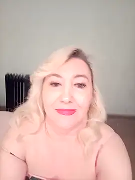 Snapshot of LadyKriss chatting on February 20, 9:59 pm LadyKriss online show from February 20, 9:59 pm