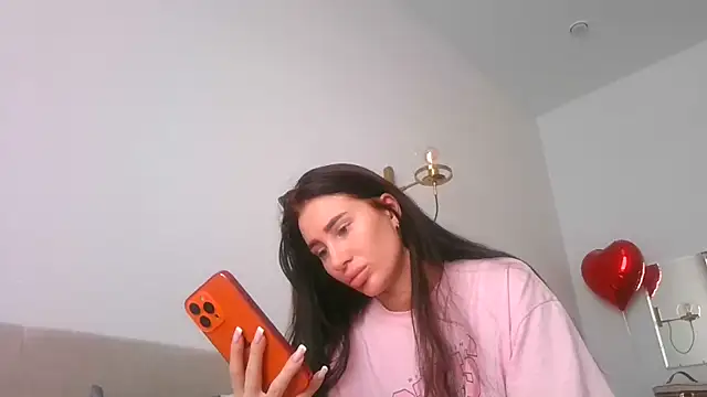 Snapshot of Qaralinn chatting on February 27, 8:58 am Qaralinn online show from February 27, 8:58 am