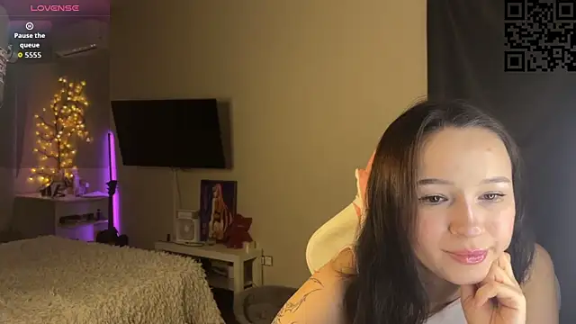 ella simons online show from December 5, 1:25 am