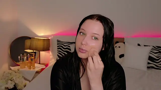 Felicia Herceg online show from November 7, 10:10 pm