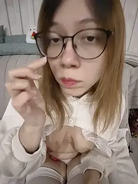 Snapshot of PeachyMaolin chatting on April 18, 5:50 pm PeachyMaolin online show from April 18, 5:50 pm