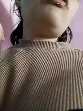 Snapshot of KittenMiss_ chatting on November 12, 7:24 pm KittenMiss online show from November 12, 7:24 pm