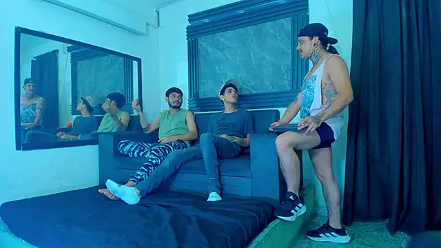 Snapshot of _AlecLawrence chatting on December 16, 12:43 pm AlecLawrence online show from December 16, 12:43 pm