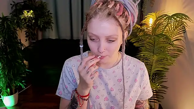 Kiki shay online show from November 14, 1:32 pm