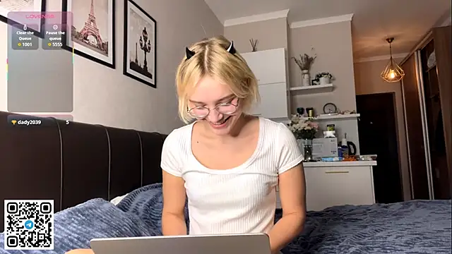 MelodyImam online show from November 3, 3:24 pm