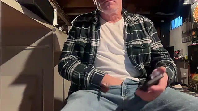 Snapshot of Kneetoe2025 chatting on December 3, 10:08 pm Kneetoe2025 online show from December 3, 10:08 pm