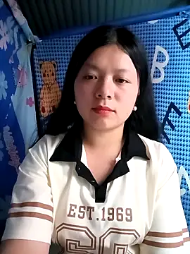 lisa-bae00 online show from April 10, 2:22 pm