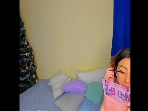 Snapshot of astredad2025 chatting on January 6, 3:43 am astredad2025 online show from January 6, 3:43 am