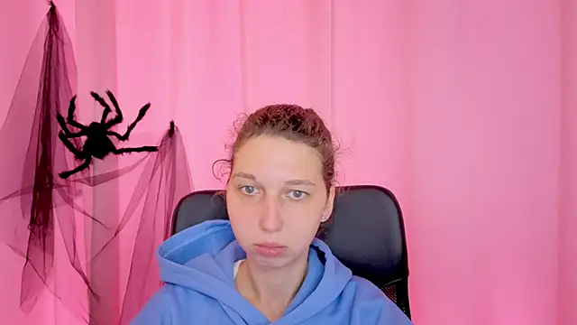 CuteEllii online show from November 11, 11:10 am