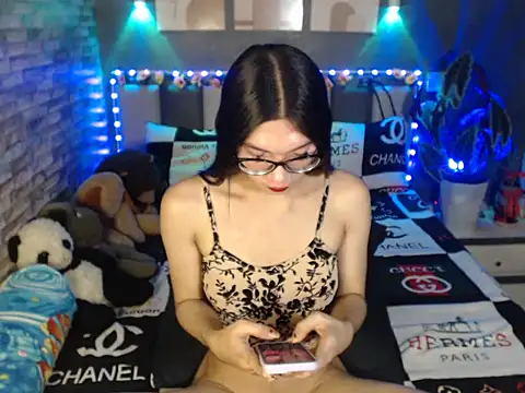 HotNathalie6900 online show from April 10, 12:43 pm