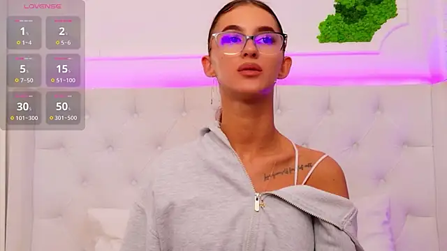 ElisaCharm online show from April 10, 4:06 am