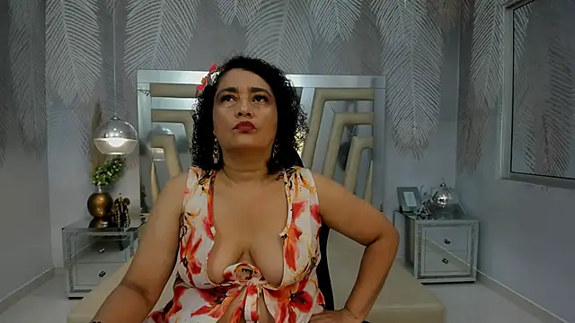 Bianca Millf online show from April 11, 4:17 am