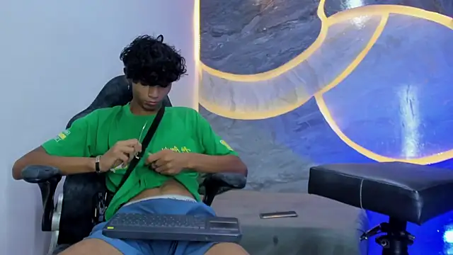 Snapshot of Sex_Boy_33_ chatting on November 2, 3:42 am Sex Boy 33 online show from November 2, 3:42 am