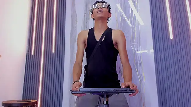 Snapshot of Sex_Boy_33_ chatting on November 2, 9:17 pm Sex Boy 33 online show from November 2, 9:17 pm