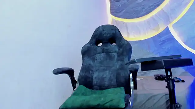 Snapshot of Sex_Boy_33_ chatting on November 4, 4:11 am Sex Boy 33 online show from November 4, 4:11 am